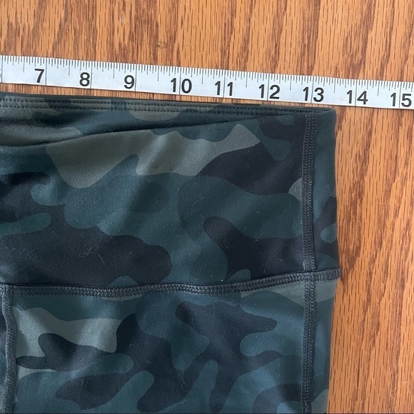 NWOT Gapfit camo biker shorts size small - Picture 9 of 13